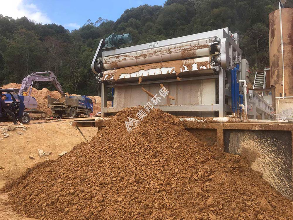 河道淤泥脱水设备_滤饼效果